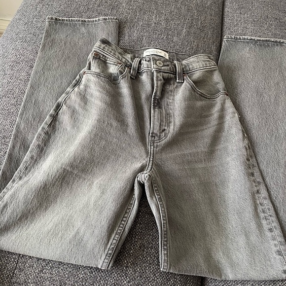 Abercrombie & Fitch the 90s straight ultra high rise Jean - Picture 3 of 8